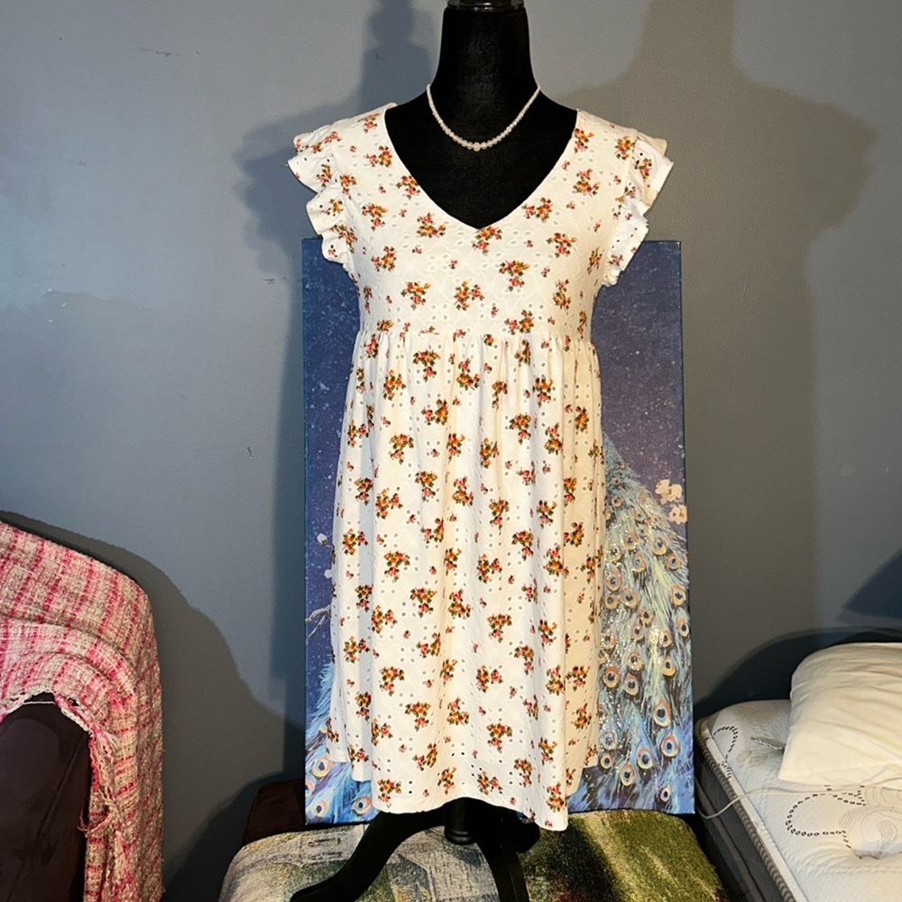 Everly Size S V Neckline Floral Flutter Sleeve Dress